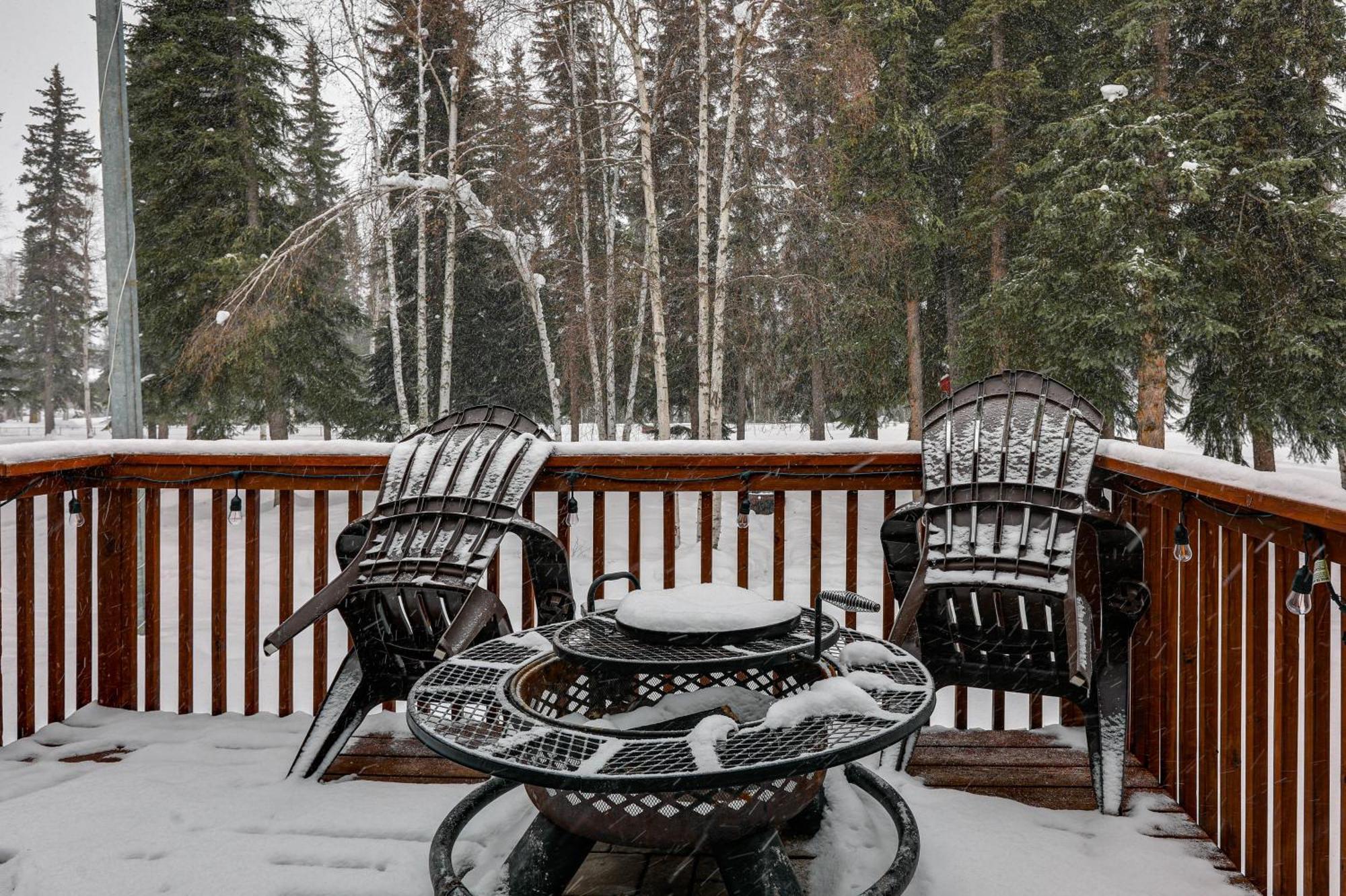 North Pole Escape With Deck And Aurora Lights Views! Villa Luaran gambar